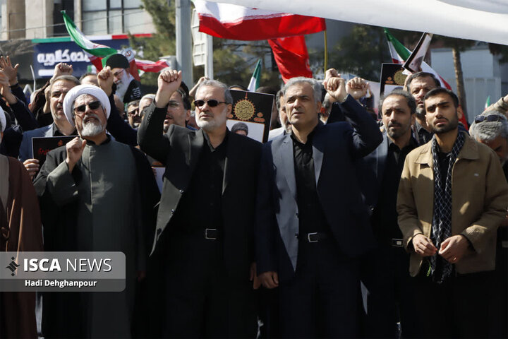 تجمع دانشگاهیان دانشگاه آزاد اسلامی خراسان رضوی در سوگ شهید آیت‌الله خامنه‌ای و اعتراض به تجاوزات دشمنان