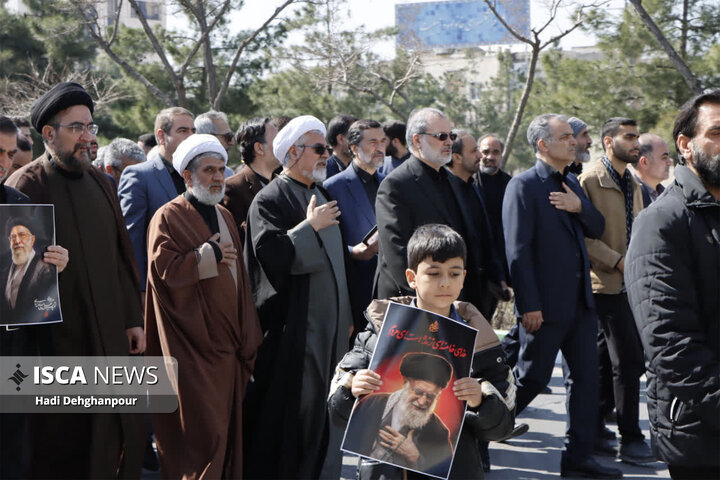 تجمع دانشگاهیان دانشگاه آزاد اسلامی خراسان رضوی در سوگ شهید آیت‌الله خامنه‌ای و اعتراض به تجاوزات دشمنان