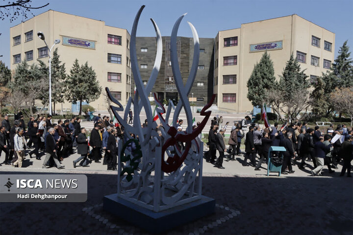 تجمع دانشگاهیان دانشگاه آزاد اسلامی خراسان رضوی در سوگ شهید آیت‌الله خامنه‌ای و اعتراض به تجاوزات دشمنان