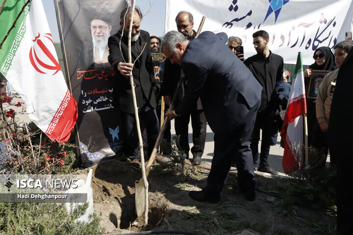 تجمع دانشگاهیان دانشگاه آزاد اسلامی خراسان رضوی در سوگ شهید آیت‌الله خامنه‌ای و اعتراض به تجاوزات دشمنان
