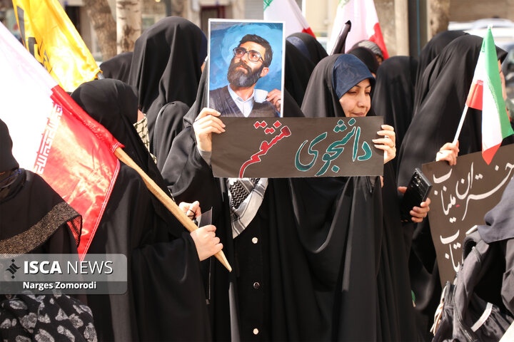 اجتماع دانشجویان مقابل نمایندگی وزارت امور خارجه در مشهد