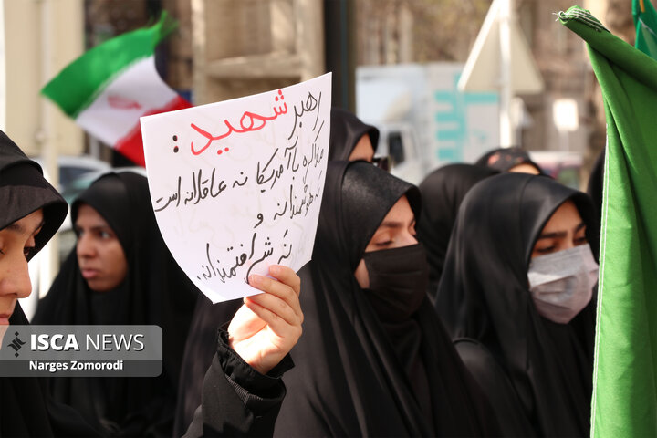 اجتماع دانشجویان مقابل نمایندگی وزارت امور خارجه در مشهد