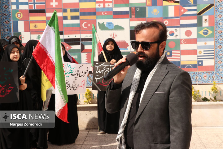 اجتماع دانشجویان مقابل نمایندگی وزارت امور خارجه در مشهد
