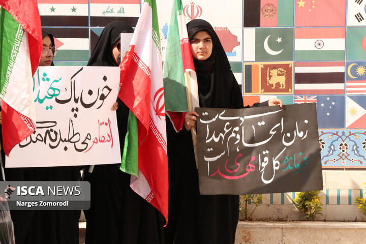 اجتماع دانشجویان مقابل نمایندگی وزارت امور خارجه در مشهد