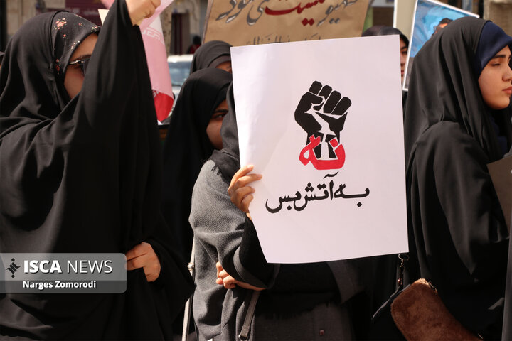اجتماع دانشجویان مقابل نمایندگی وزارت امور خارجه در مشهد