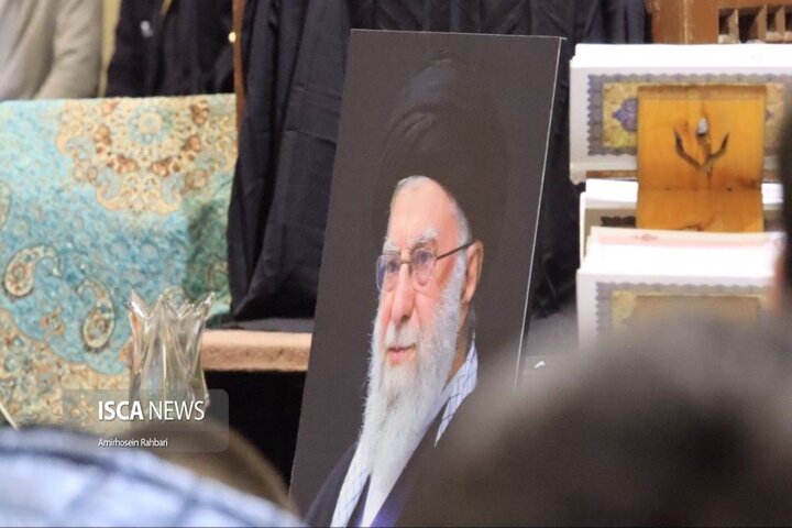 حضور سفرا و مقامات دولتی ونزوئلا و امضای دفتر یادبود شهادت امام خامنه‌ای + فیلم