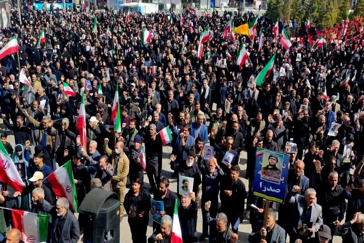 حماسه وفاداری؛ بیعت تاریخی کرمانی‌ها با رهبر معظم انقلاب اسلامی ایران