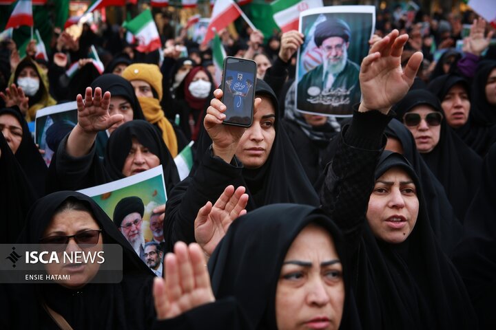 مراسم بیعت با رهبر سوم انقلاب