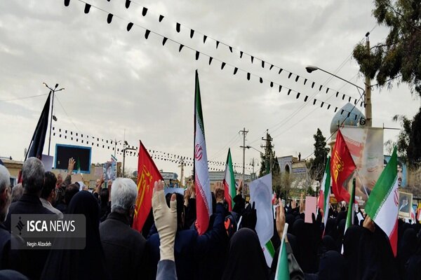 اقتدار دفاعی و وحدت ملی، دشمن را مجبور به عقبنشینی میکند اقتدار دفاعی و وحدت ملی، دشمن را مجبور به عقبنشینی میکند