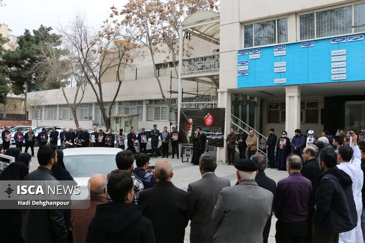 تجمع خانواده دانشگاه آزاد اسلامی واحد علوم پزشکی مشهد در محکومیت شهادت رهبر معظم انقلاب و جنایات دشمن صهیونی