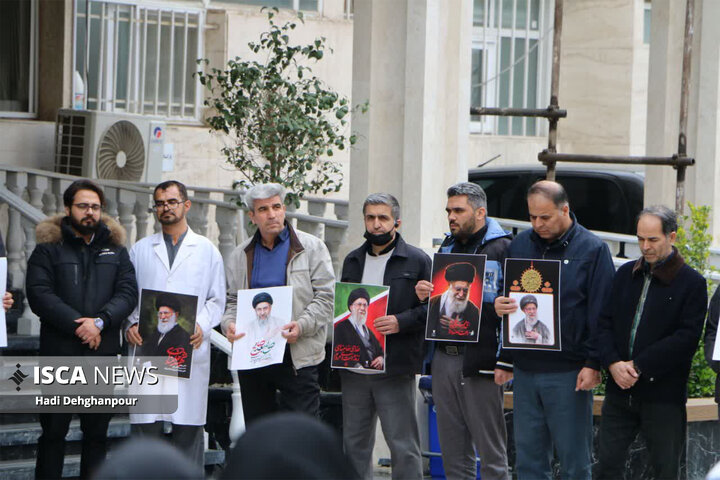 تجمع خانواده دانشگاه آزاد اسلامی واحد علوم پزشکی مشهد در محکومیت شهادت رهبر معظم انقلاب و جنایات دشمن صهیونی