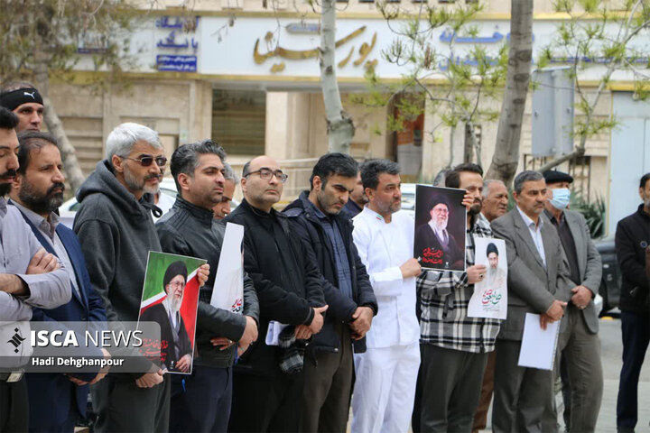 تجمع خانواده دانشگاه آزاد اسلامی واحد علوم پزشکی مشهد در محکومیت شهادت رهبر معظم انقلاب و جنایات دشمن صهیونی