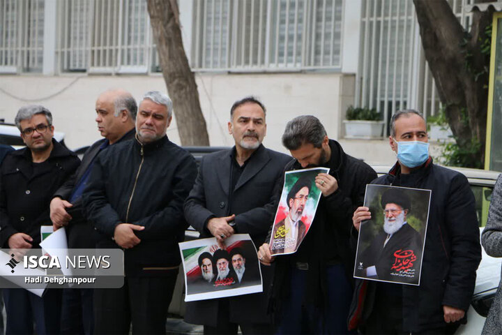 تجمع خانواده دانشگاه آزاد اسلامی واحد علوم پزشکی مشهد در محکومیت شهادت رهبر معظم انقلاب و جنایات دشمن صهیونی