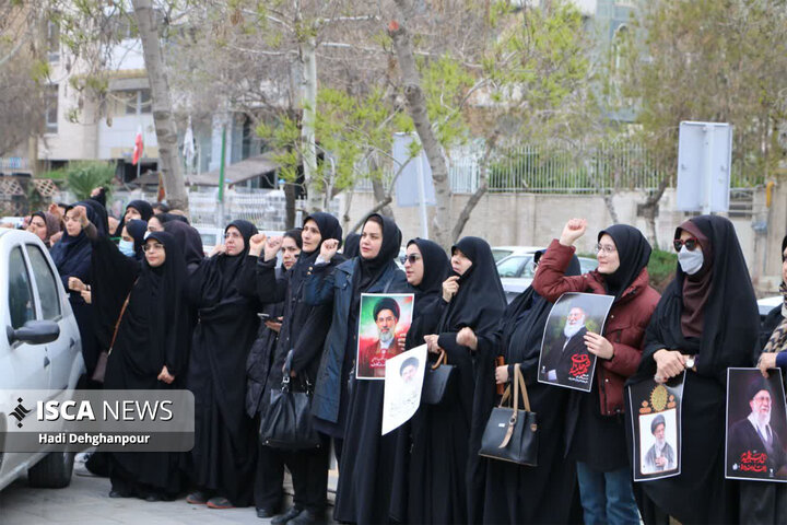 تجمع خانواده دانشگاه آزاد اسلامی واحد علوم پزشکی مشهد در محکومیت شهادت رهبر معظم انقلاب و جنایات دشمن صهیونی