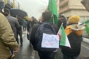 قاب‌های موبایلی از راهپیمایی طالقانی‌ها به یاد شهدای دانش‌ آموز میناب