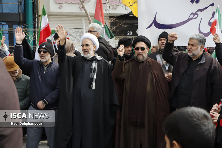 حضور خانواده دانشگاه آزاد اسلامی مشهد در راهپیمایی روز جهانی قدس