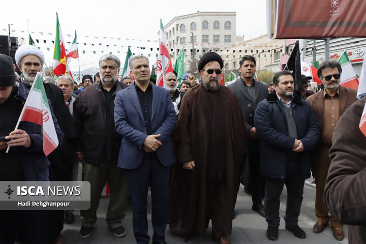 حضور خانواده دانشگاه آزاد اسلامی مشهد در راهپیمایی روز جهانی قدس