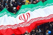 پرچم فراتر از یک نماد ملی/ همبستگی ذیل پرچم از هر سلاح و تجهیزاتی کارآمدتر است