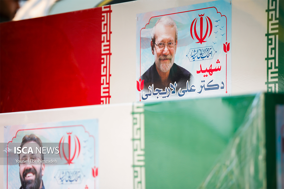 تشییع پیکر شهیدان لاریجانی، سلیمانی و شهدای ناو دنا در تهران