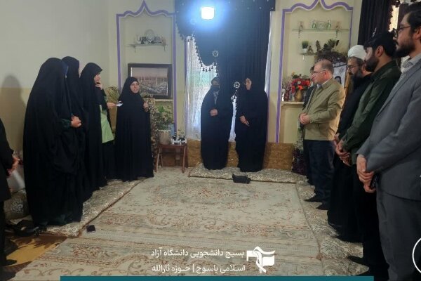 حضور مسئولین دانشگاه آزاد یاسوج در منزل شهید پوران قلی‌پور