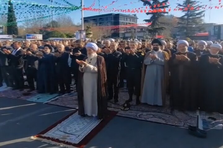 نماز عید فطر در میدان امام حسین ساری اقامه شد