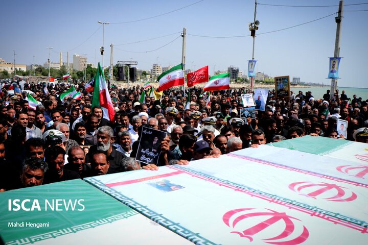 وداع باشکوه دریادلان هرمزگانی با شهدای گلگون‌کفن ناوشکن دنا در ساحل خلیج‌فارس