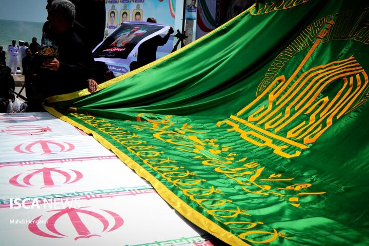 وداع باشکوه دریادلان هرمزگانی با شهدای گلگون‌کفن ناوشکن دنا در ساحل خلیج‌فارس