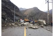 ریزش کوه در جاده پاتاوه دهدشت