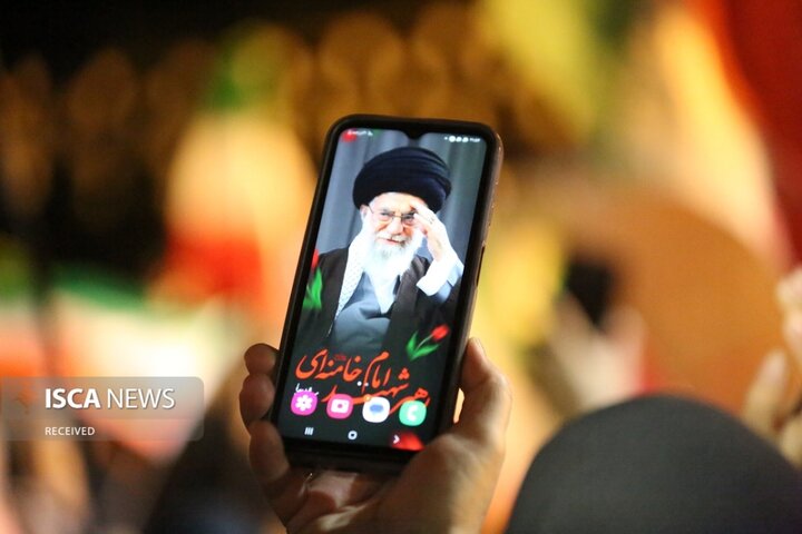 ما تا آخر ایستاده‌ایم