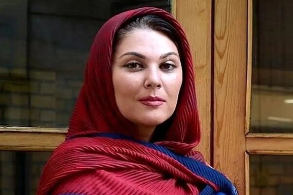لاله اسکندری: ایران من تو بمان، ای روشنگر دنیای من به جهان