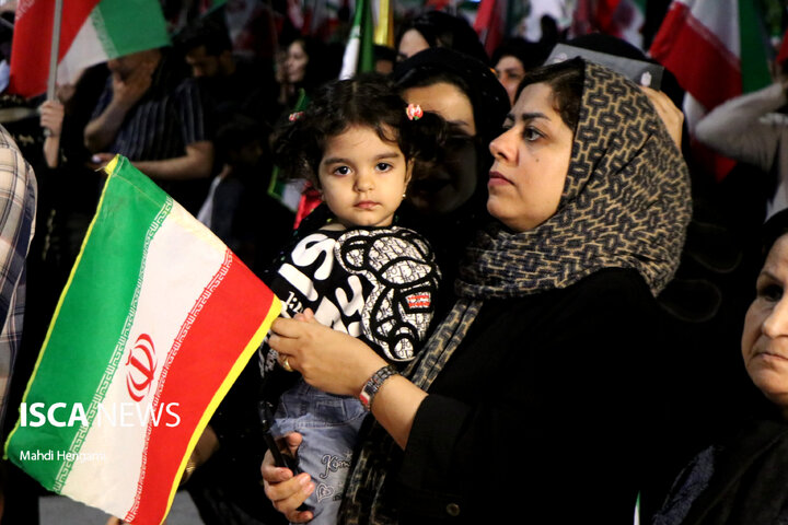 عزای «امام‌شهید» و بیعت با «امام‌جدید»؛ سوگواری و تجدید میثاق مردم بندرعباس در محله نایبند