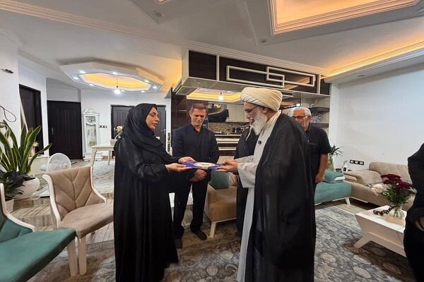 دیدار نماینده ولی‌فقیه در استان بوشهر با خانواده دو شهید جنگ رمضان