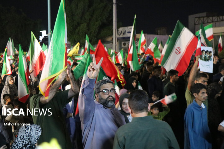 مردم بندرعباس در میدان قدس، عزای امام شهید و بیعت با امام جدید را به نمایش گذاشتند
