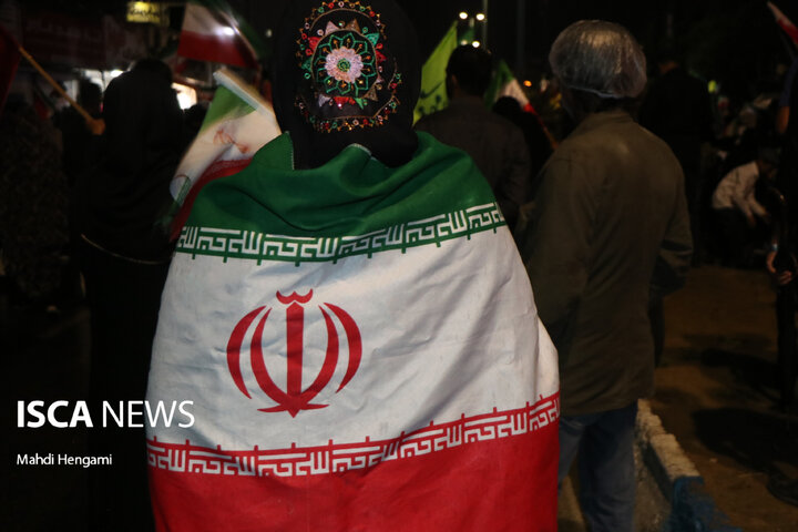 مردم بندرعباس در میدان قدس، عزای امام شهید و بیعت با امام جدید را به نمایش گذاشتند