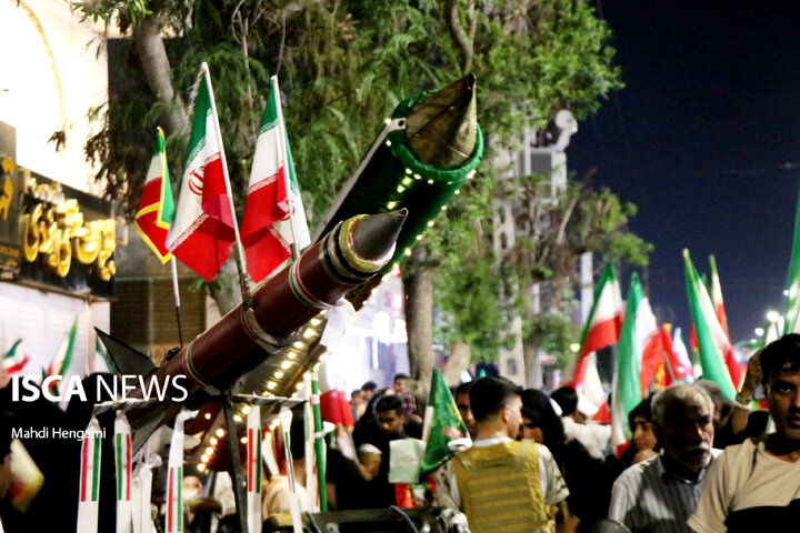 مردم بندرعباس در میدان قدس، عزای امام شهید و بیعت با امام جدید را به نمایش گذاشتند
