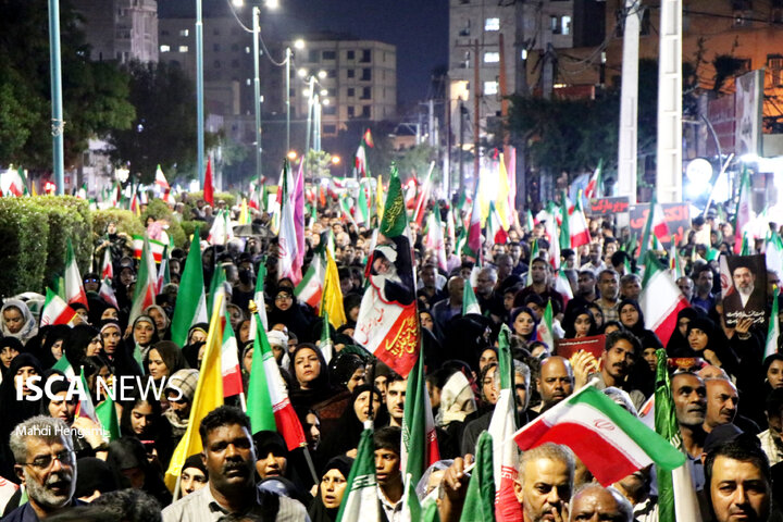 مردم بندرعباس در میدان قدس، عزای امام شهید و بیعت با امام جدید را به نمایش گذاشتند