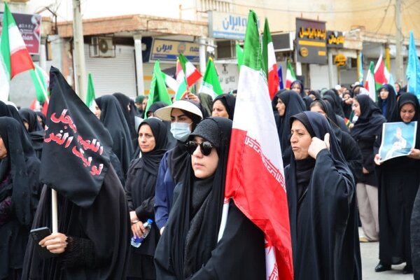 حضور دانشگاهیان دانشگاه آزاد یاسوج در آیین اربعین امام امت (ره) و شهدای جنگ رمضان