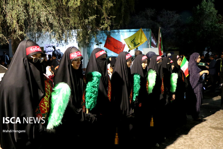 برگزاری آیین اربعین شهدای حادثه تروریستی میناب و رهبر فقید انقلاب در گلزار شهدای میناب