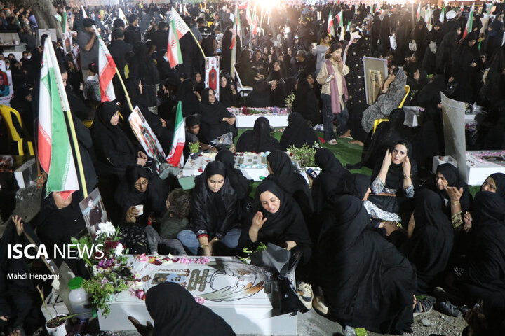 برگزاری آیین اربعین شهدای حادثه تروریستی میناب و رهبر فقید انقلاب در گلزار شهدای میناب