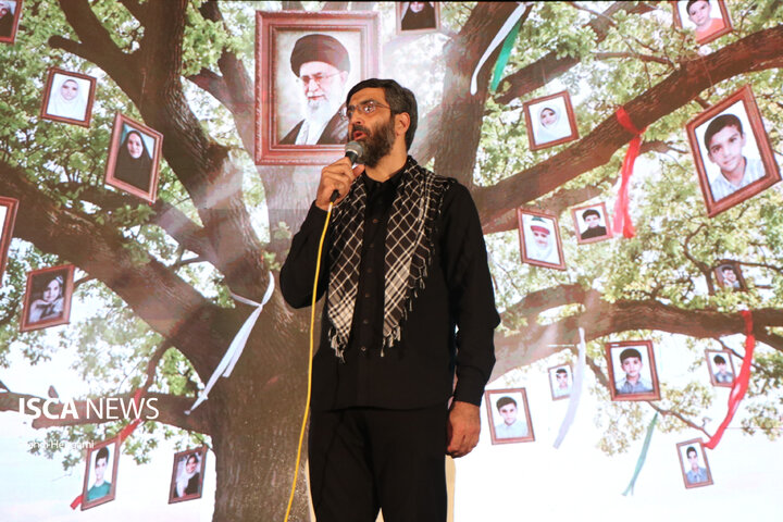 برگزاری آیین اربعین شهدای حادثه تروریستی میناب و رهبر فقید انقلاب در گلزار شهدای میناب