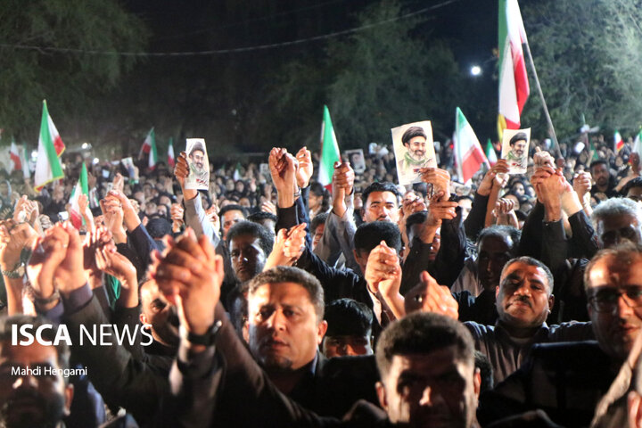 برگزاری آیین اربعین شهدای حادثه تروریستی میناب و رهبر فقید انقلاب در گلزار شهدای میناب