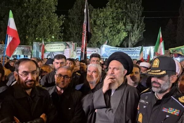 حضور مسئولان ارشد کهگیلویه‌ و بویراحمد در اجتماع شبانه یاسوج