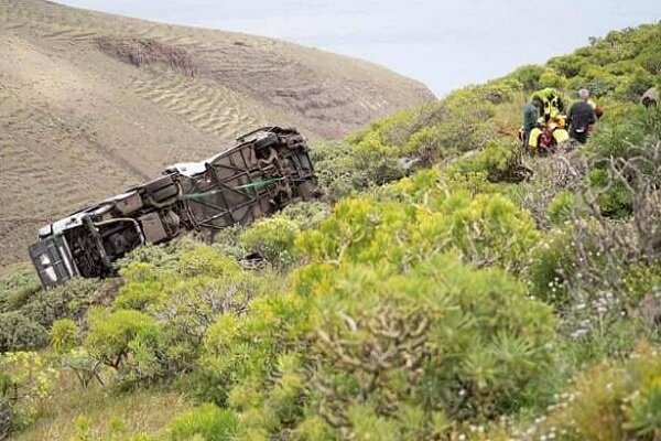 واژگونیِ اتوبوس گردشگری در "جزایر قناری" واژگونیِ اتوبوس گردشگری در "جزایر قناری"