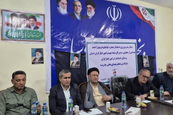 دیدار استاندار کهگیلویه‌ و بویراحمد و جمعی از مسئولان با والدین معظم شهدای بخش چاروسا