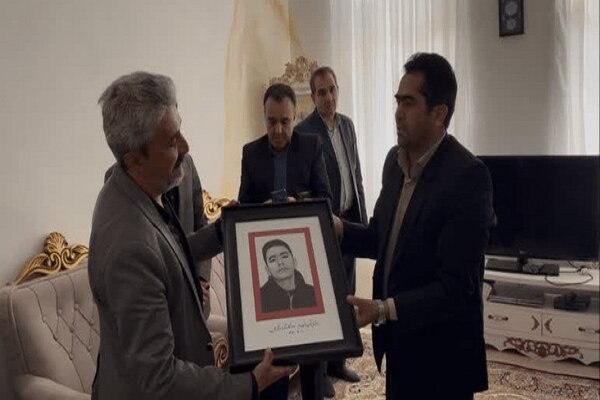تجلیل از مقام دانش‌آموز شهید کردستانی در هفته هنر انقلاب