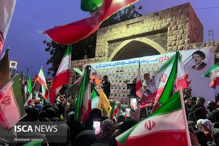 تجمع حماسی ساکنان دروازه خلیج‌فارس برای انسجام ملی؛ طنین وحدت در میدان شهید امام خامنه‌ای هرمز