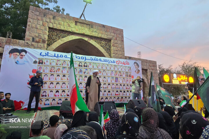 تجمع حماسی ساکنان دروازه خلیج‌فارس برای انسجام ملی؛ طنین وحدت در میدان شهید امام خامنه‌ای هرمز