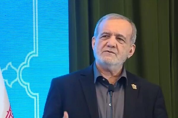 رئیسجمهور در مراسم تشییع رهبر شهید حضور یافت رئیسجمهور در مراسم تشییع رهبر شهید حضور یافت