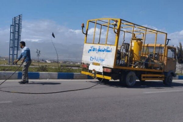 نوسازی ورودی‌های یاسوج با اجرای طرح ساماندهی و رنگ‌آمیزی جداول