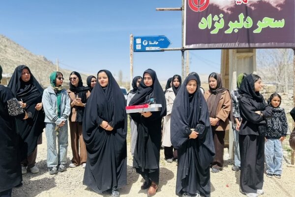 دیدار دانش‌آموزان کهگیلویه و بویراحمد با خانواده شهیده سحر دلبرنژاد در سپیدار